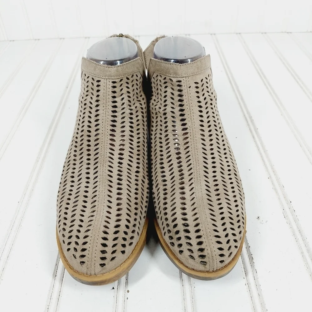 Reaction Kenneth Cole  Girls’ “Wild Fun” Sand Taupe Tan Ankle Bootie A6